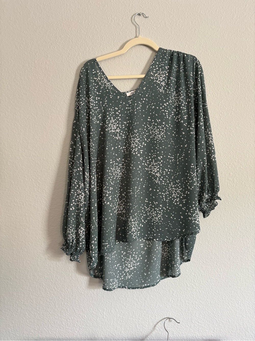 Monday Fun Speckled V-Neck Tunic Top in Muted Sage Green Size 2x